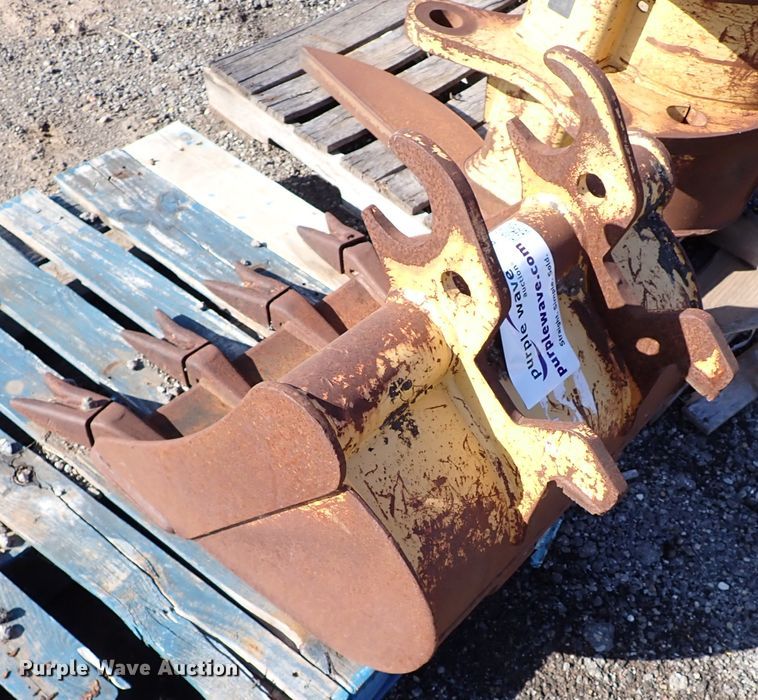 image for item DJ2243 24" W excavator bucket