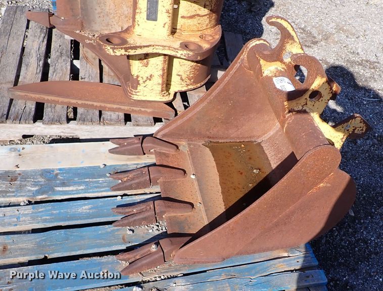 image for item DJ2243 24" W excavator bucket