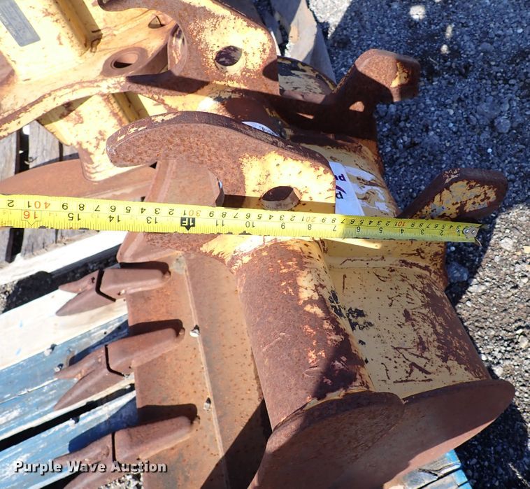 image for item DJ2243 24" W excavator bucket