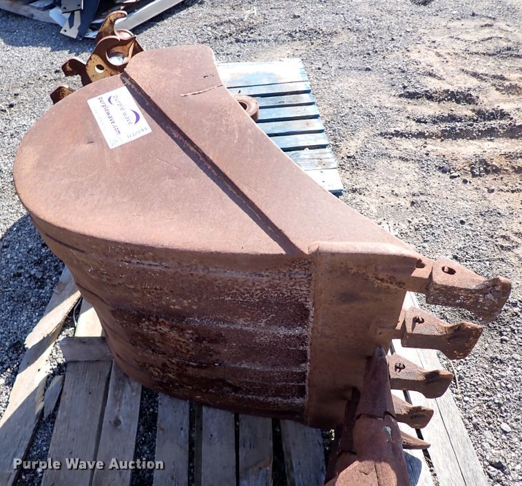 image for item DJ2244 John Deere AT192019 excavator bucket