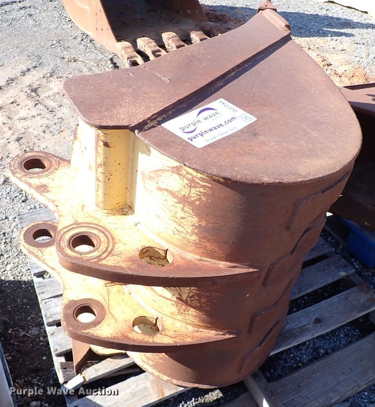 image for item DJ2244 John Deere AT192019 excavator bucket