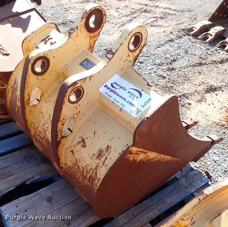 image for item DJ2246 John Deere AT192019 excavator bucket