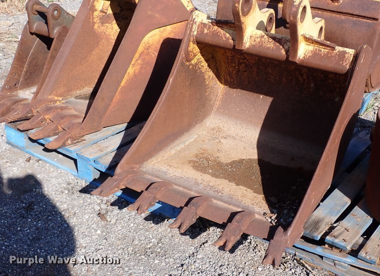 image for item DJ2246 John Deere AT192019 excavator bucket