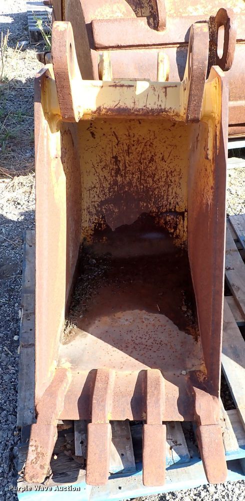 image for item DJ2247 18" W excavator bucket