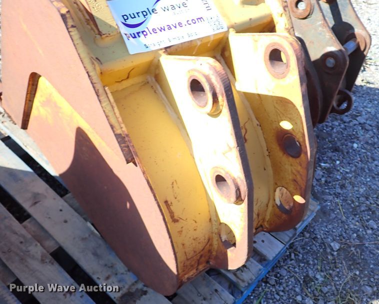 image for item DJ2247 18" W excavator bucket