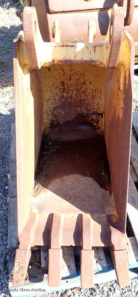 image for item DJ2247 18" W excavator bucket