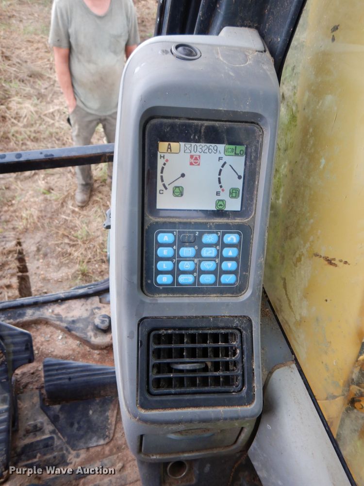 image for item DJ7411 2002 Komatsu PC200LC-7  excavator