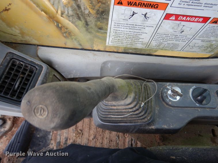 image for item DJ7411 2002 Komatsu PC200LC-7  excavator