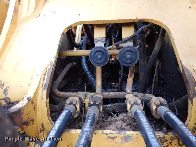 image for item DJ7411 2002 Komatsu PC200LC-7  excavator