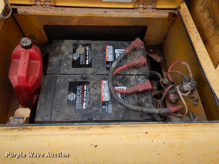 image for item DJ7411 2002 Komatsu PC200LC-7  excavator