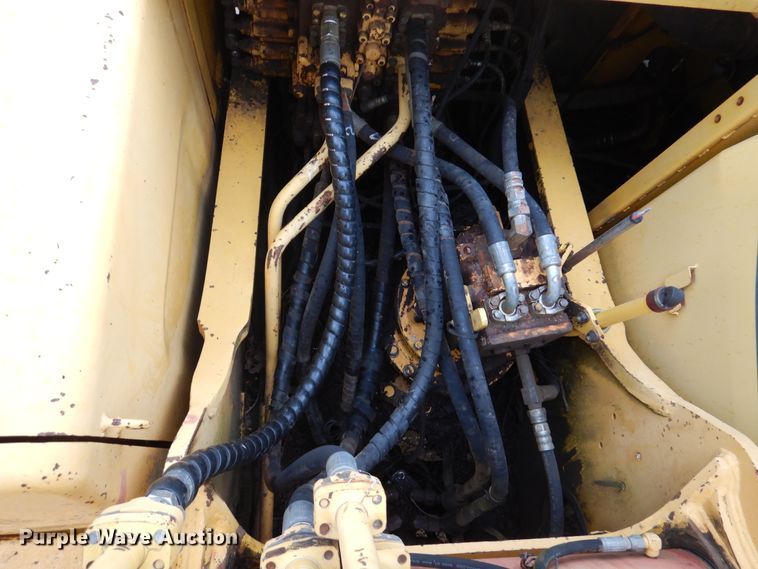 image for item DJ7411 2002 Komatsu PC200LC-7  excavator