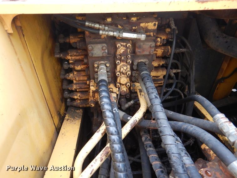 image for item DJ7411 2002 Komatsu PC200LC-7  excavator