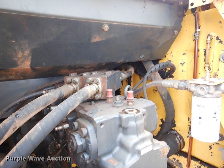 image for item DJ7411 2002 Komatsu PC200LC-7  excavator