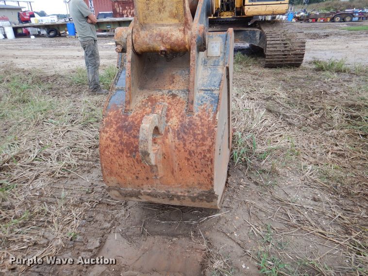 image for item DJ7411 2002 Komatsu PC200LC-7  excavator