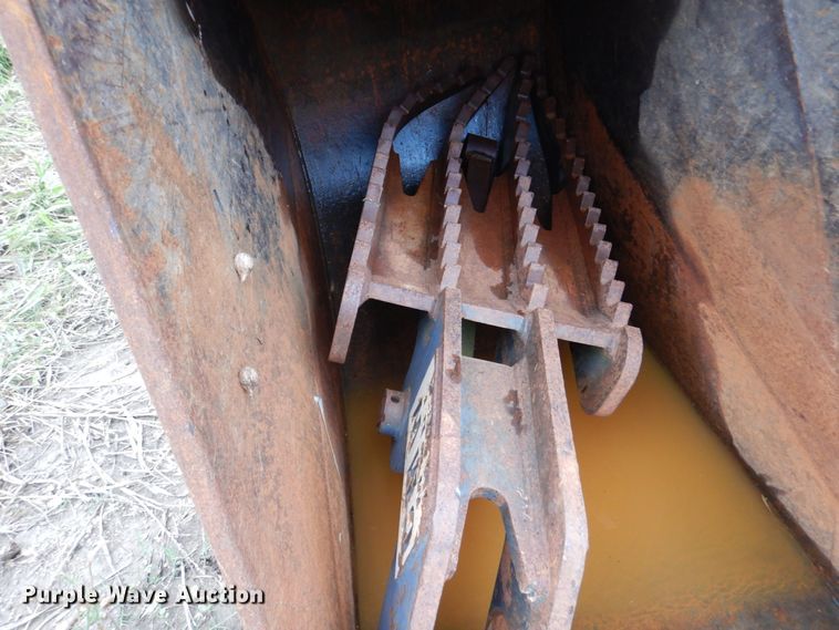 image for item DJ7411 2002 Komatsu PC200LC-7  excavator