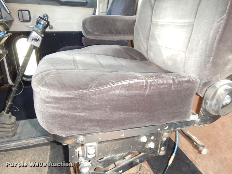 image for item DK2999 1996 Peterbilt 379  dump truck