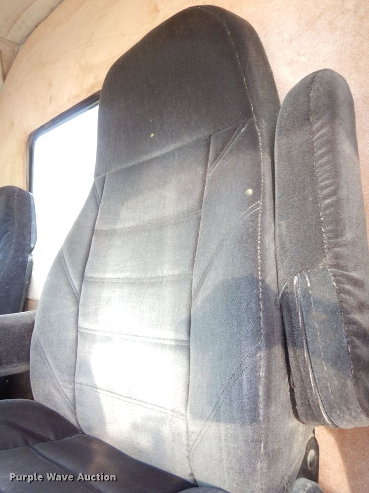 image for item DK2999 1996 Peterbilt 379  dump truck