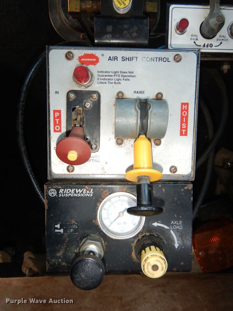 image for item DK2999 1996 Peterbilt 379  dump truck