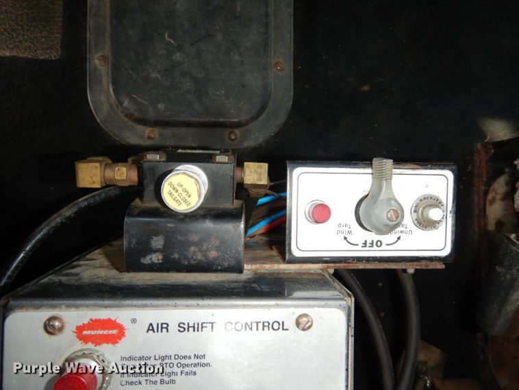 image for item DK2999 1996 Peterbilt 379  dump truck