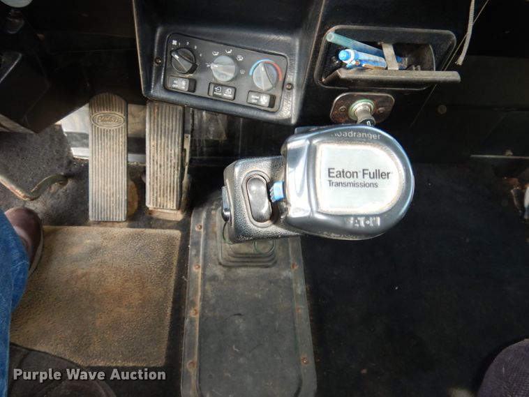 image for item DK2999 1996 Peterbilt 379  dump truck