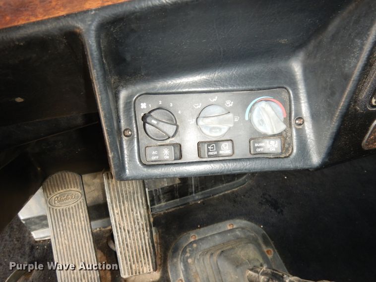 image for item DK2999 1996 Peterbilt 379  dump truck