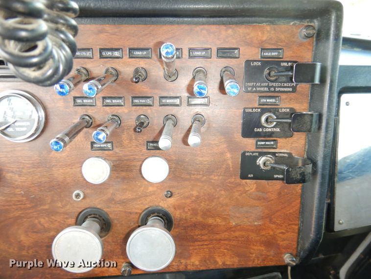 image for item DK2999 1996 Peterbilt 379  dump truck