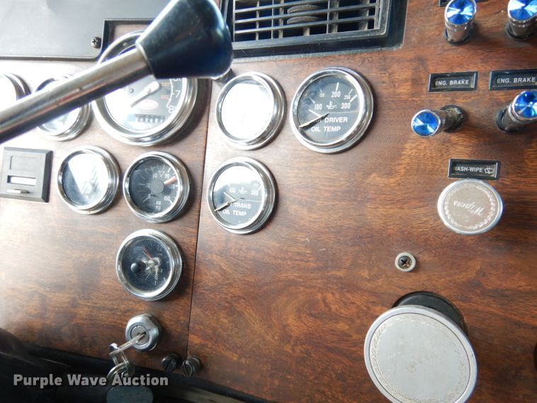 image for item DK2999 1996 Peterbilt 379  dump truck