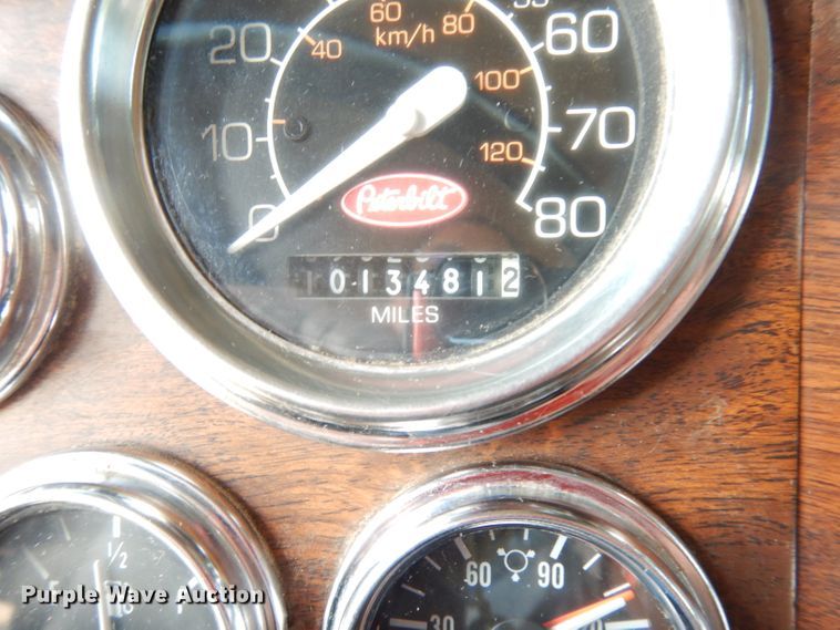 image for item DK2999 1996 Peterbilt 379  dump truck