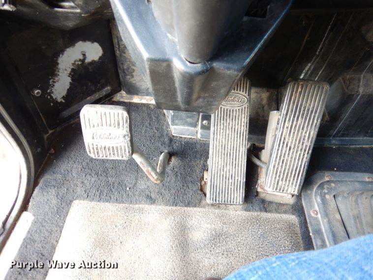 image for item DK2999 1996 Peterbilt 379  dump truck