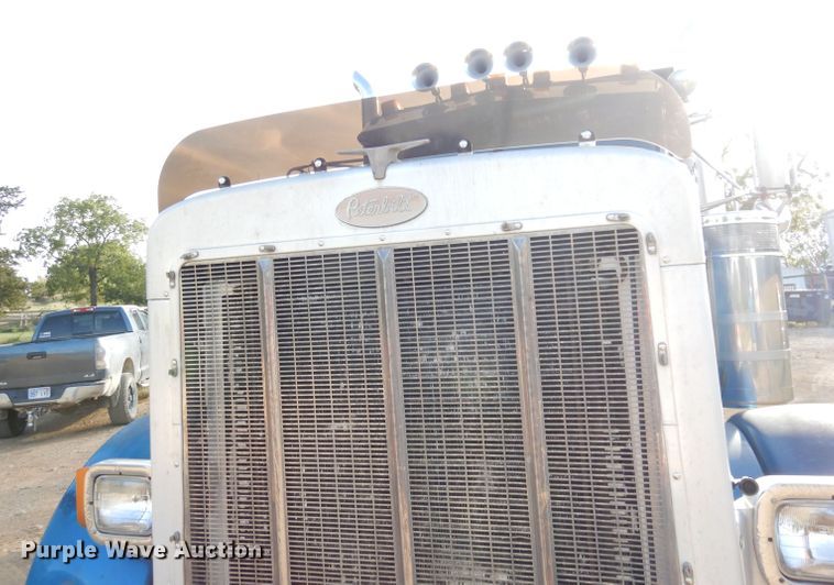 image for item DK2999 1996 Peterbilt 379  dump truck