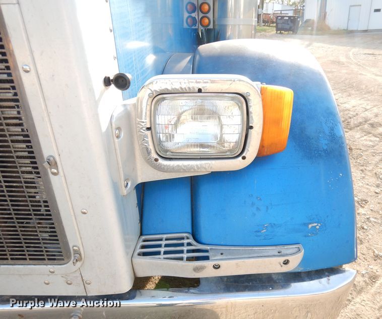 image for item DK2999 1996 Peterbilt 379  dump truck