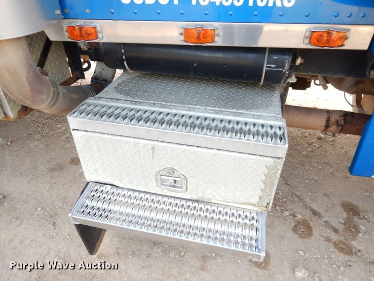 image for item DK2999 1996 Peterbilt 379  dump truck