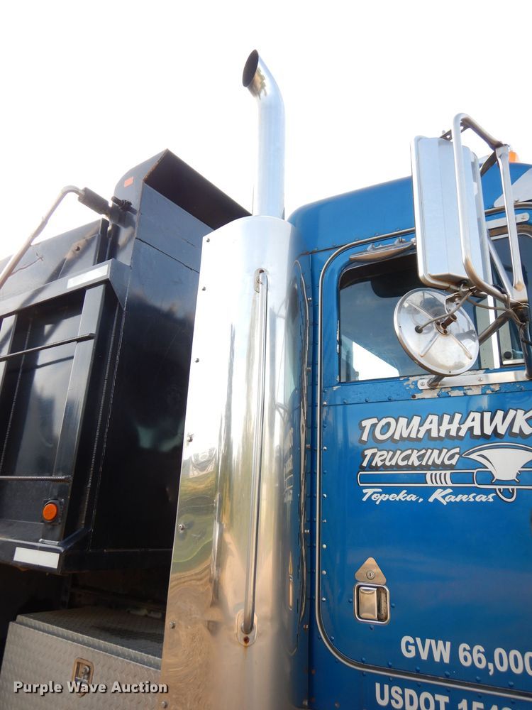 image for item DK2999 1996 Peterbilt 379  dump truck