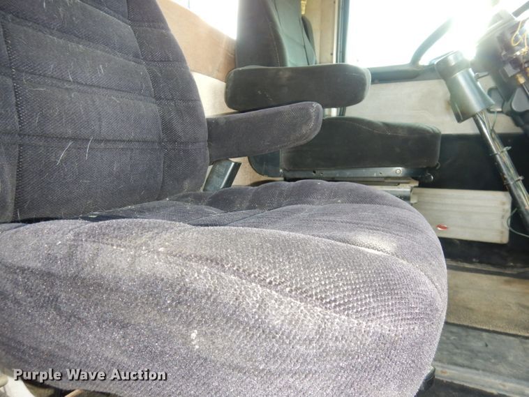 image for item DK2999 1996 Peterbilt 379  dump truck