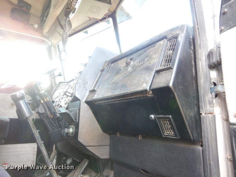 image for item DK2999 1996 Peterbilt 379  dump truck