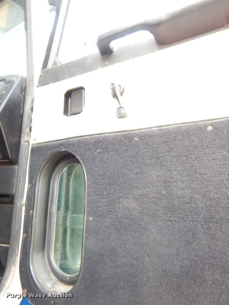 image for item DK2999 1996 Peterbilt 379  dump truck