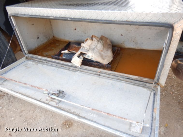 image for item DK2999 1996 Peterbilt 379  dump truck