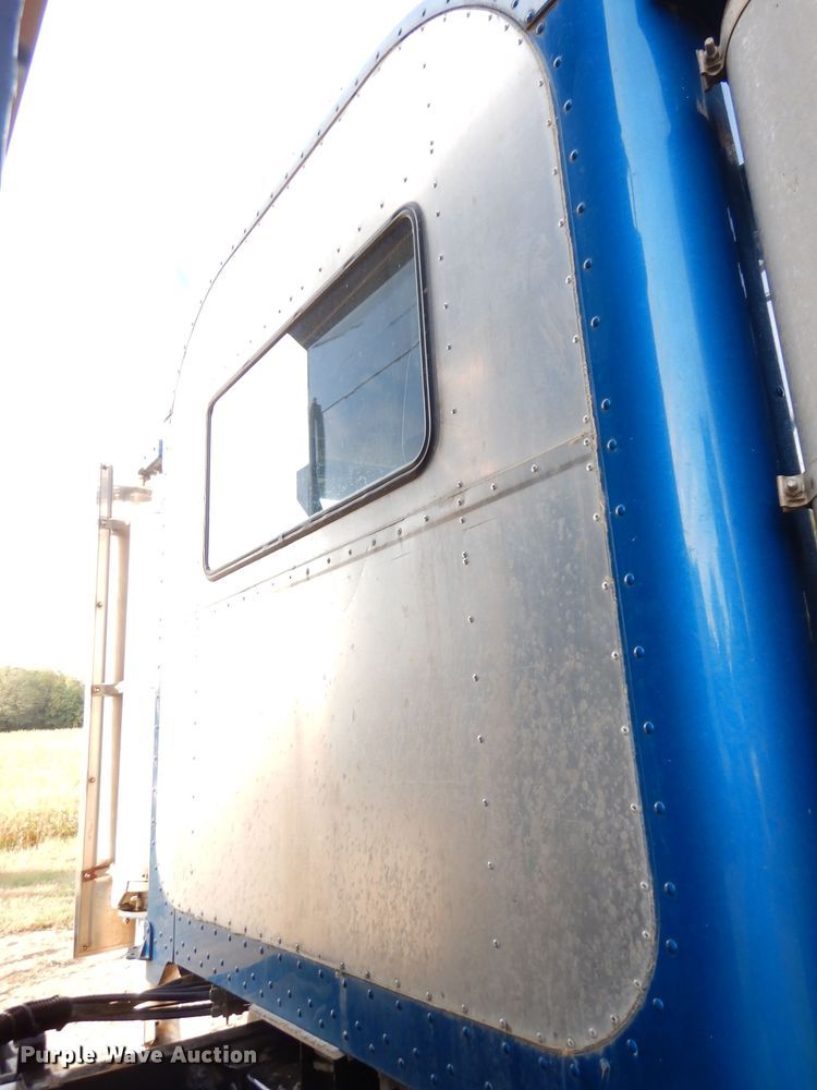 image for item DK2999 1996 Peterbilt 379  dump truck