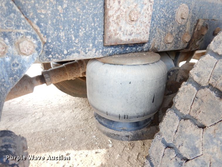 image for item DK2999 1996 Peterbilt 379  dump truck