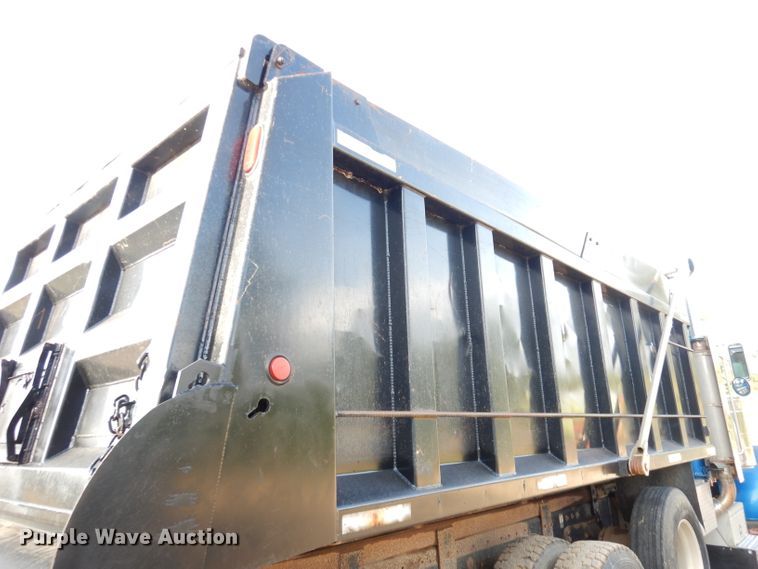 image for item DK2999 1996 Peterbilt 379  dump truck