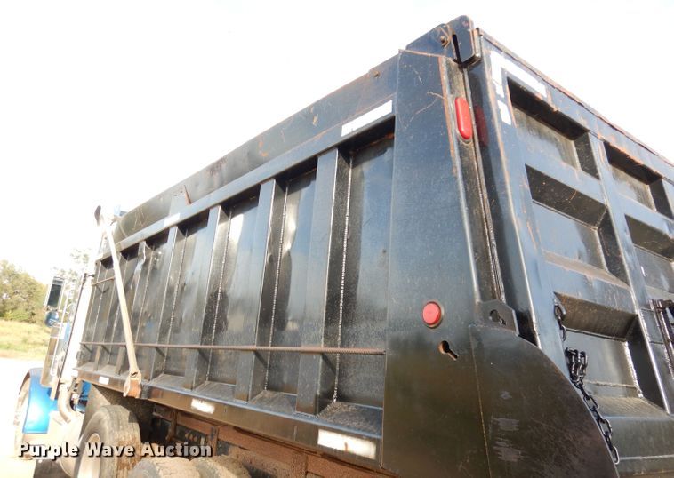 image for item DK2999 1996 Peterbilt 379  dump truck