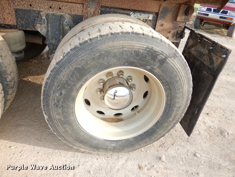 image for item DK2999 1996 Peterbilt 379  dump truck