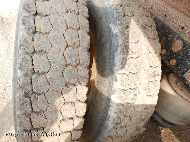 image for item DK2999 1996 Peterbilt 379  dump truck