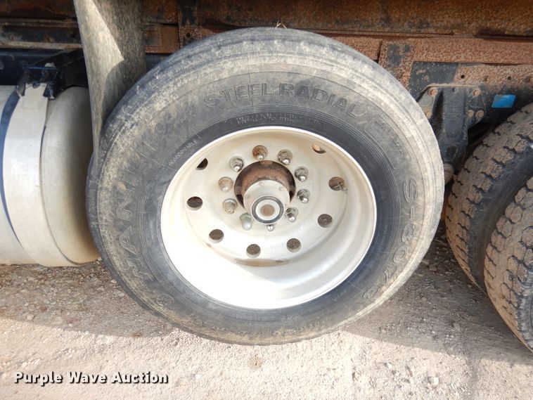 image for item DK2999 1996 Peterbilt 379  dump truck