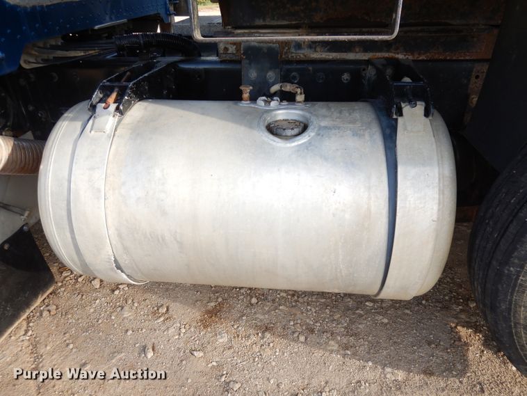 image for item DK2999 1996 Peterbilt 379  dump truck