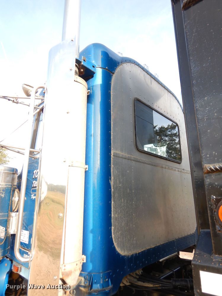 image for item DK2999 1996 Peterbilt 379  dump truck