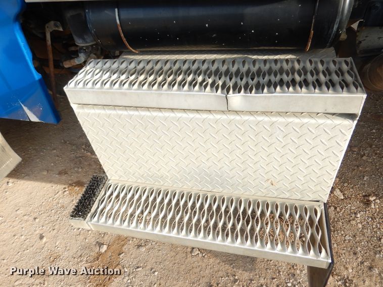 image for item DK2999 1996 Peterbilt 379  dump truck