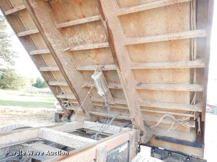 image for item DK2999 1996 Peterbilt 379  dump truck