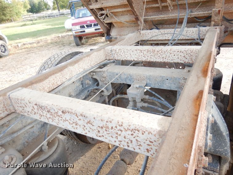 image for item DK2999 1996 Peterbilt 379  dump truck