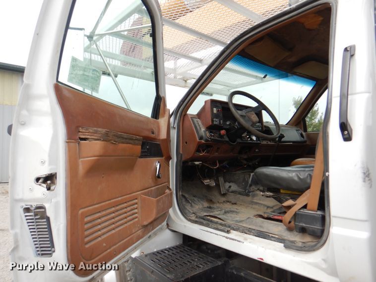 image for item DL0177 1992 GMC TopKick C6500  bucket truck